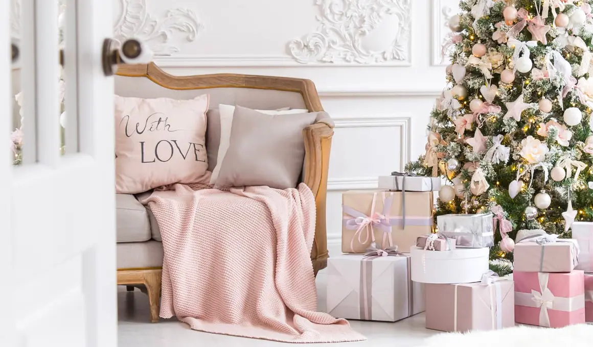 28 pink Christmas decor ideas for a soft, playful holiday
