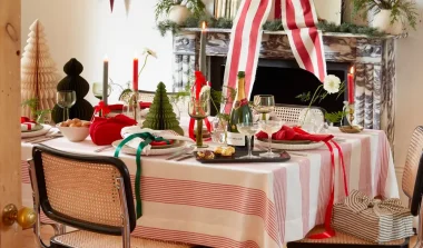 19 red Christmas decor ideas for a warm, joyful home